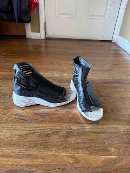 Photo of free Nike Sandals Size 9.5 (Clason Point Bronx NY) #2