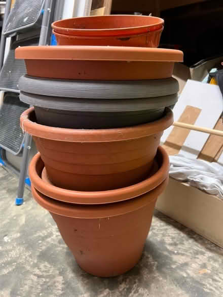 Photo of free Large plant pots (Fairfield Park (SG5)) #1