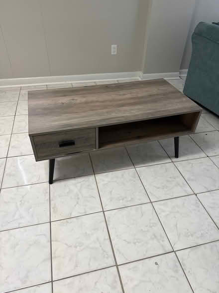 Photo of free Coffee table (206 evenview ct Jonesboro) #1