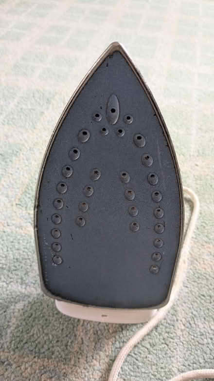 Photo of free Philips mistral 322 steam iron (Caldy Valley CH3) #3