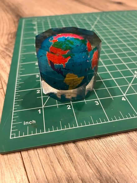 Photo of free Small globe in octagon plexiglass (60015) #1