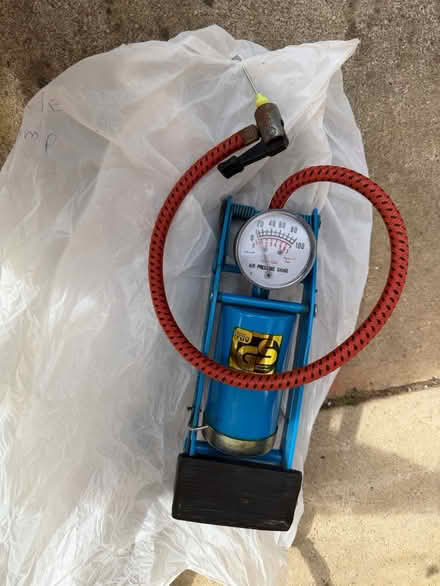 Photo of free Cycle pump (Hitchin SG4) #1
