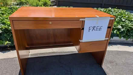 Photo of free desk (Sunnyvale) #1