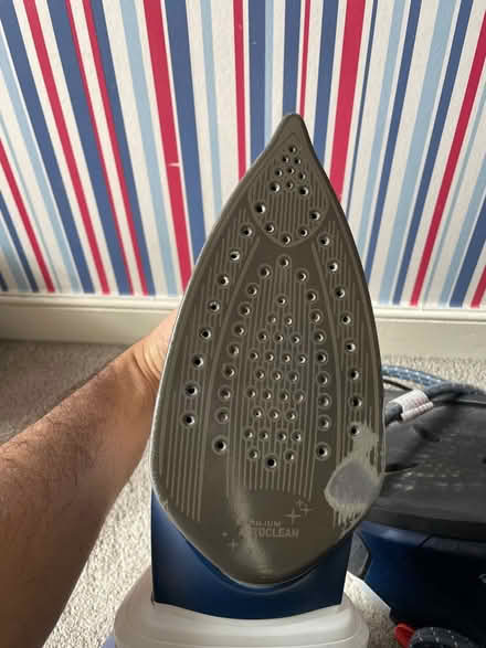 Photo of free Tefal steam iron NOT WORKING (Stoke Newington N16) #3
