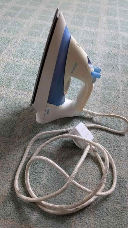 Photo of free Philips mistral 322 steam iron (Caldy Valley CH3) #2