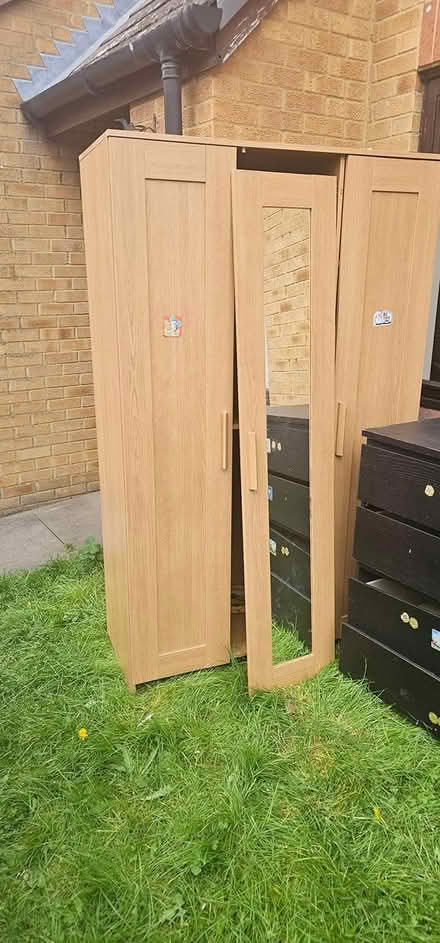Photo of free 3 door Wardrobe with mirror (Grays Thurrock RM17) #2