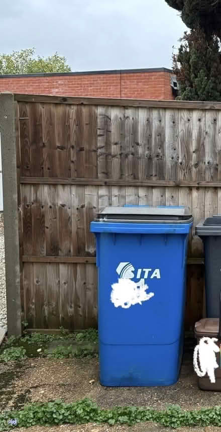 Photo of free Large wheelie bin (KT3 6PB) #1