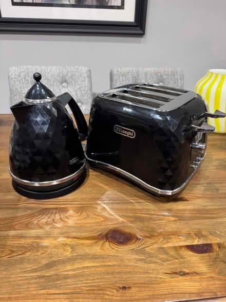 Photo of free DeLonghi Kettle & 4 Slice Toaster (SW17 0DG) #1