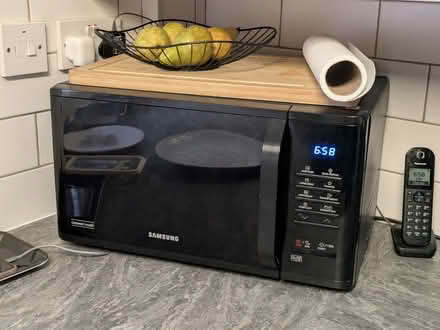 Photo of free Samsung 800w Microwave Oven (Bedwell SG1) #1