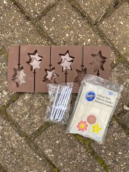 Photo of free Lollipop mould & sticks (Cogges OX28) #1
