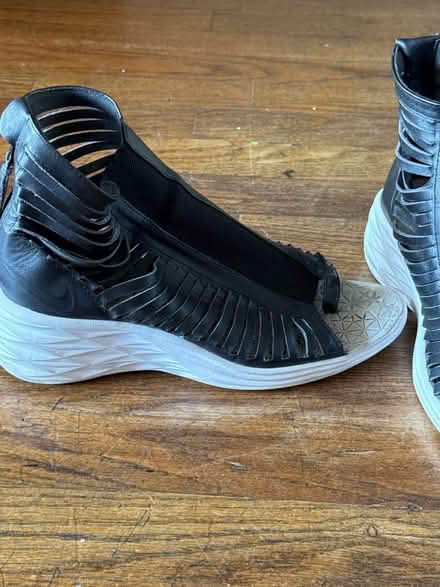 Photo of free Nike Sandals Size 9.5 (Clason Point Bronx NY) #1