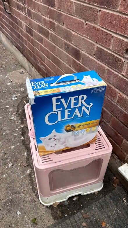 Photo of free Large covered cat litter tray (Ilkeston DE7 DE7) #3