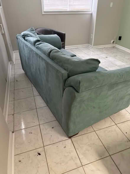 Photo of free Couch (206 evenview ct Jonesboro) #3
