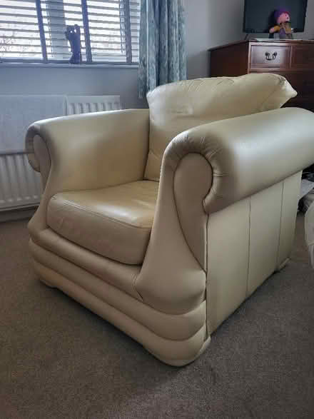 Photo of free Cream leather chair (Viaduct CA14) #2