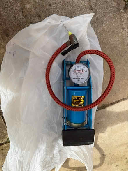 Photo of free Cycle pump (Hitchin SG4) #2