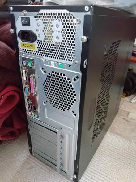 Photo of free DESKTOP PC (old) + Satnavs (CT15) #1