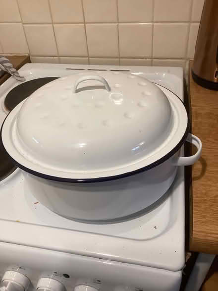 Photo of free Enamel round roaster dish (Lower Earley RG6) #1
