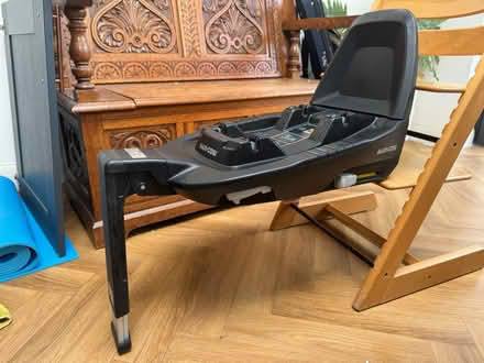 Photo of free Maxi cosi isofix base (AL8) #2