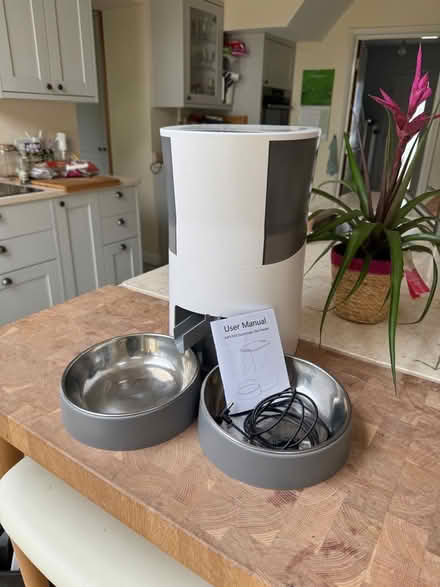 Photo of free Cat auto feeder for 2 cats (Headington Quarry OX3) #1