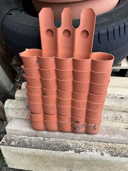 Photo of free Small hanging pots (New Marston OX3) #1