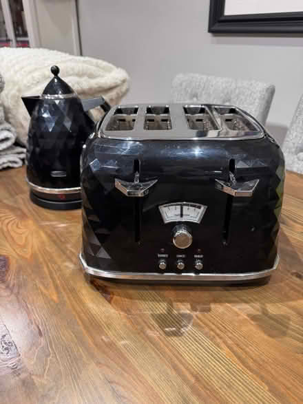Photo of free DeLonghi Kettle & 4 Slice Toaster (SW17 0DG) #3