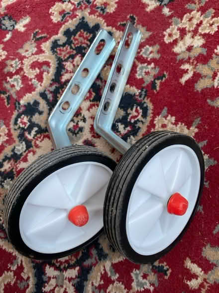 Photo of free Bike stabilisers (Waterlooville PO7) #1