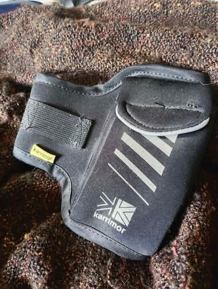 Photo of free Running armband (Clayton Brook PR5) #1