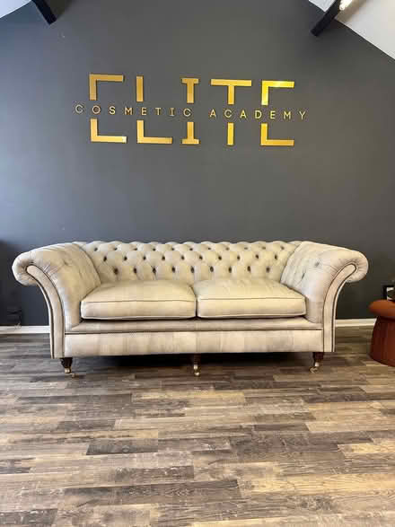 Photo of free Distinctive Chesterfield Sofa (Work M27 4) #1