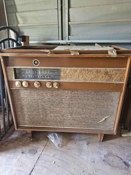 Photo of free Phonograph/radio 50's (Los Altos) #1