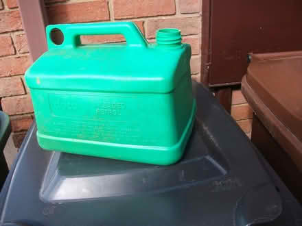 Photo of free Plastic fuel can (Woodthorpe LE11) #1