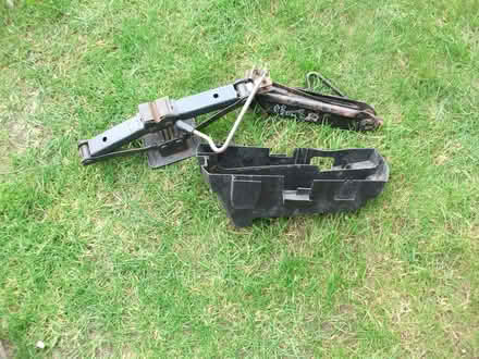 Photo of free Car jacks, 2 pieces (Woodthorpe LE11) #2