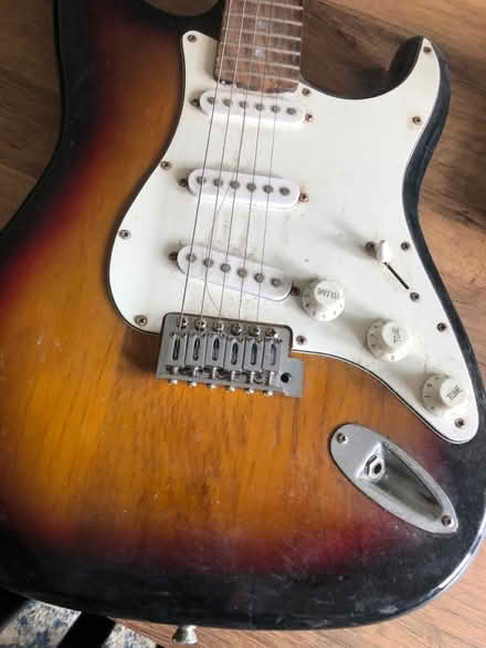 Photo of free Electric Guitar (Cross Gates LS15) #4