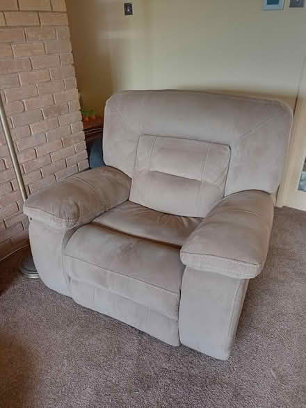 Photo of free Electric reclining chair (Bwlchgwyn/Gwynfryn - Wrexham) #1