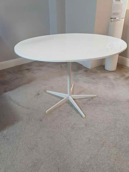 Photo of free Round Table (Sk12 2AE) #1