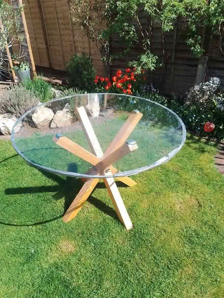 Photo of free Round glass table (Leamington near Asda) #1