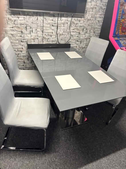 Photo of free Table and 4 chairs (Aylesbury HP21) #2