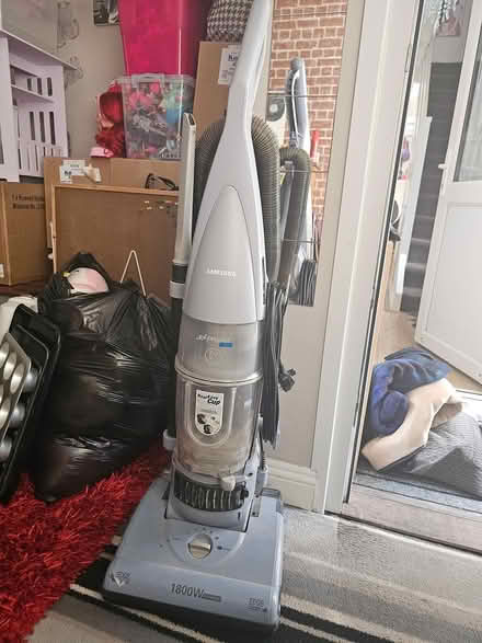 Photo of free Upright samsung hoover (BN2) #1