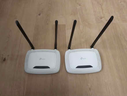 Photo of free Pair of to link wifi access points (Kenpshott RG22) #1