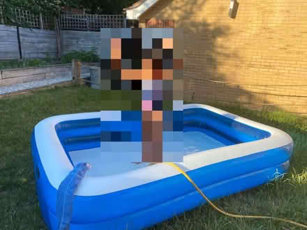 Photo of free large, blue, white rectangular paddling pool (Hoddesdon EN11) #2