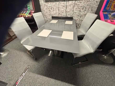 Photo of free Table and 4 chairs (Aylesbury HP21) #1