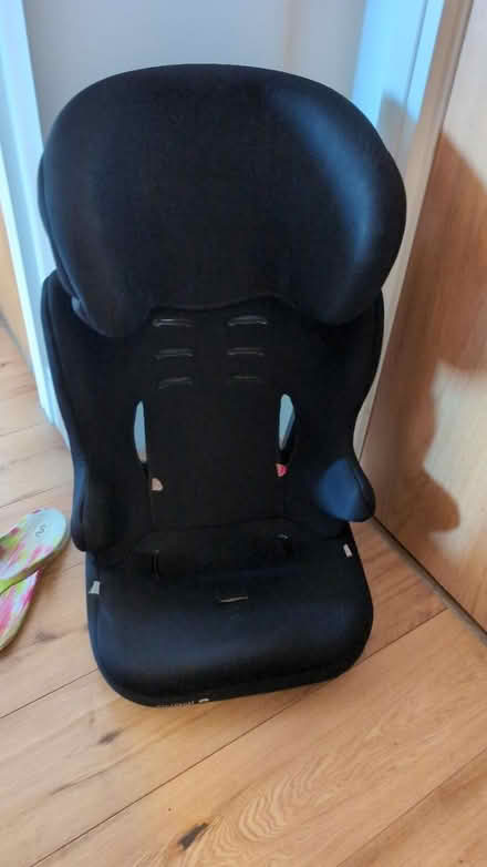 Photo of free Pre loved kids car seat (NW9) #1