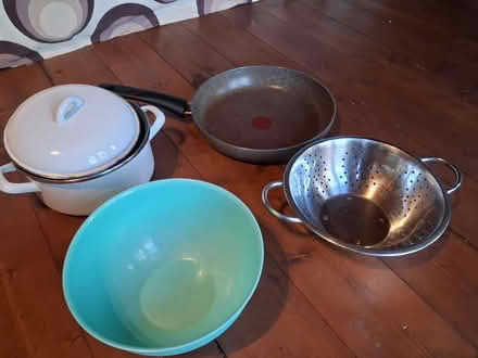 Photo of free Few spare dishes (Carpenders Park, WD19) #1