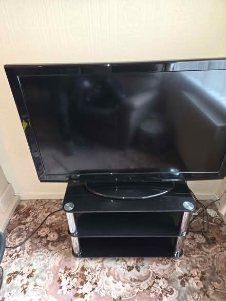 Photo of free Hitachi tv and stand, good working order (Kilmarnock KA1) #1