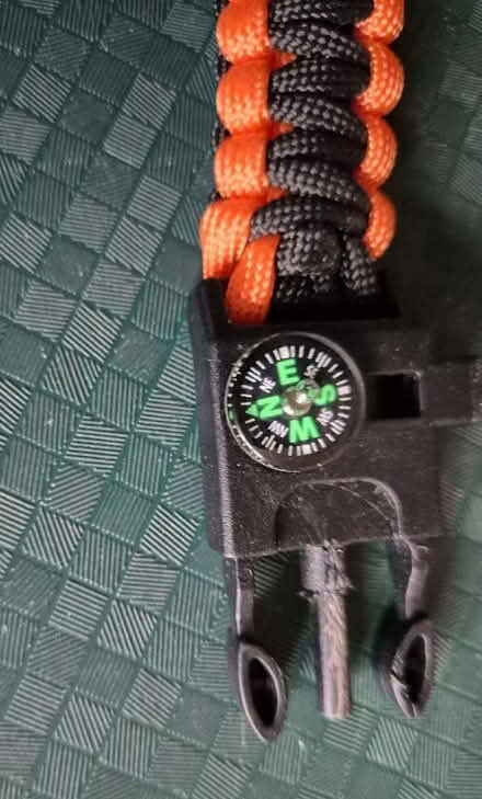 Photo of free 5 in 1 Survival Wristband (Handforth SK9) #4