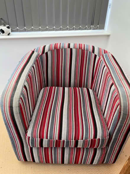 Photo of free 2 large tub chairs (Havant PO9) #4