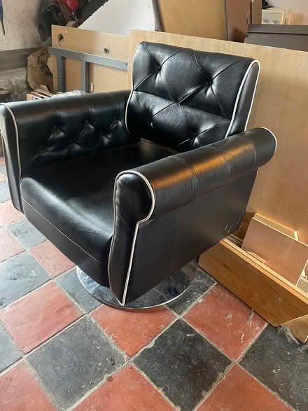 Photo of free Barbers chair (SY7) #1