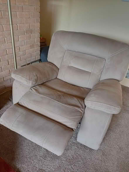 Photo of free Electric reclining chair (Bwlchgwyn/Gwynfryn - Wrexham) #3