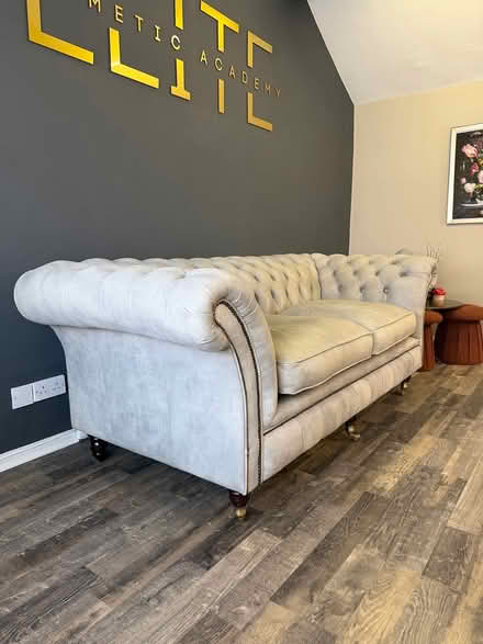 Photo of free Distinctive Chesterfield Sofa (Work M27 4) #2