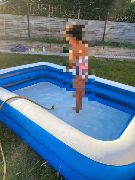 Photo of free large, blue, white rectangular paddling pool (Hoddesdon EN11) #3