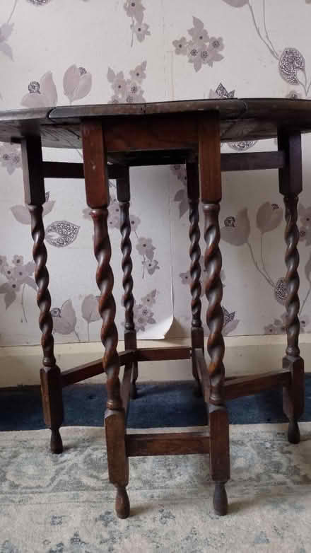 Photo of free Antique drop leaf oak table (Sheldon B26) #4